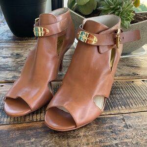 Michael Kors tan heels,size 9.